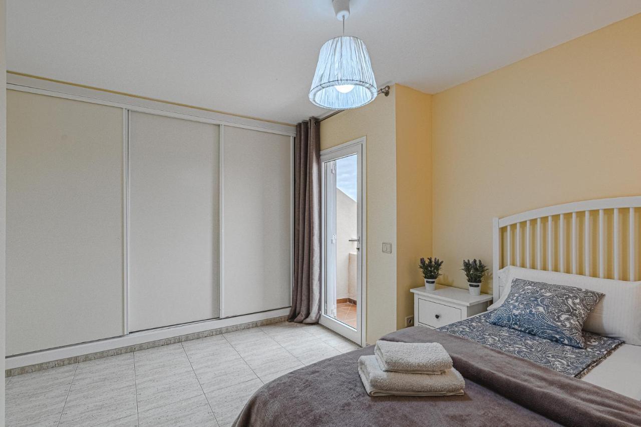 Yellow 3 Bedroom Large Apartment For 10 Guests Costa Adeje  Bagian luar foto