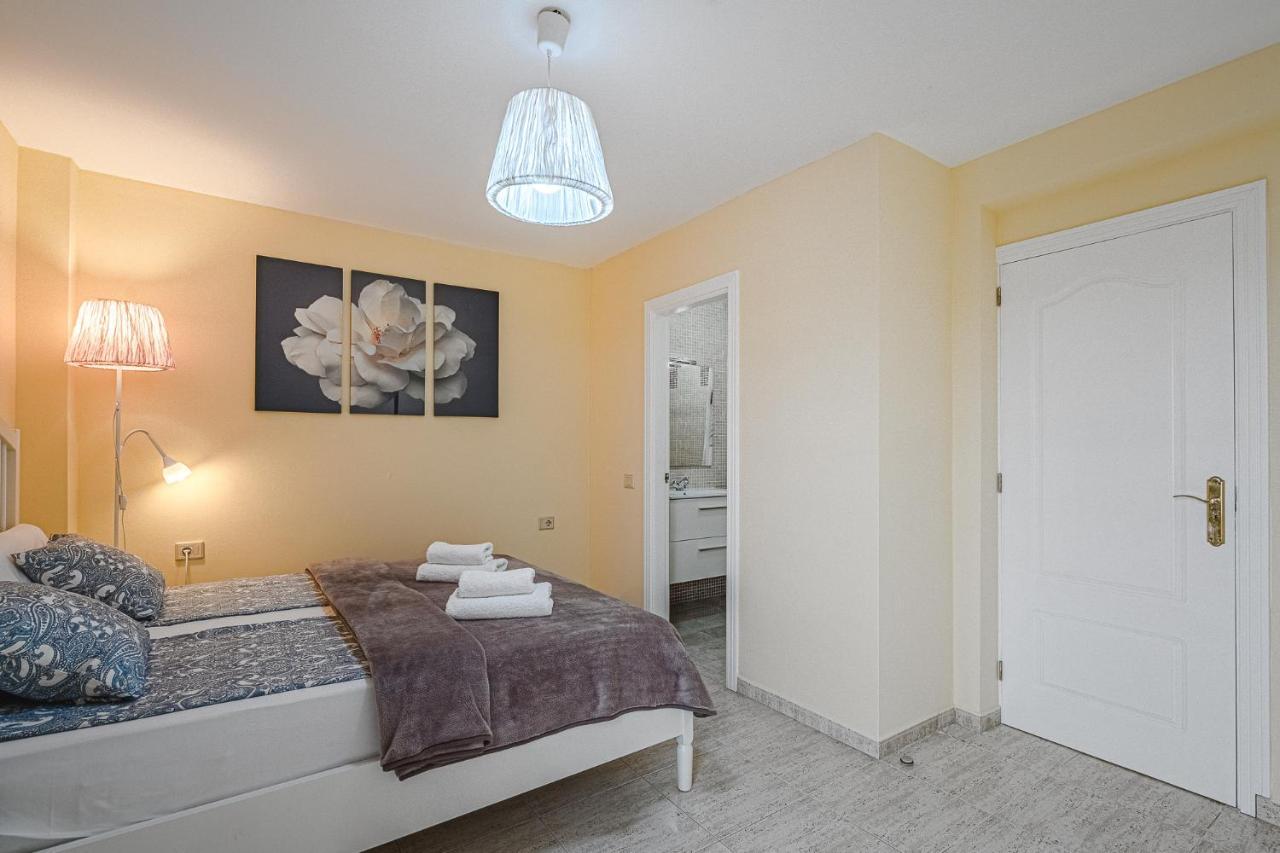 Yellow 3 Bedroom Large Apartment For 10 Guests Costa Adeje  Bagian luar foto