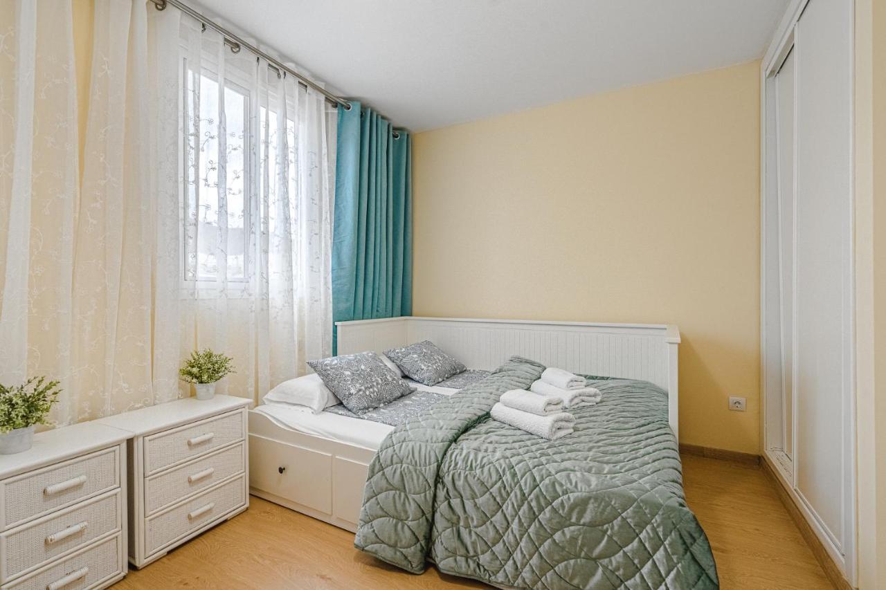 Yellow 3 Bedroom Large Apartment For 10 Guests Costa Adeje  Bagian luar foto