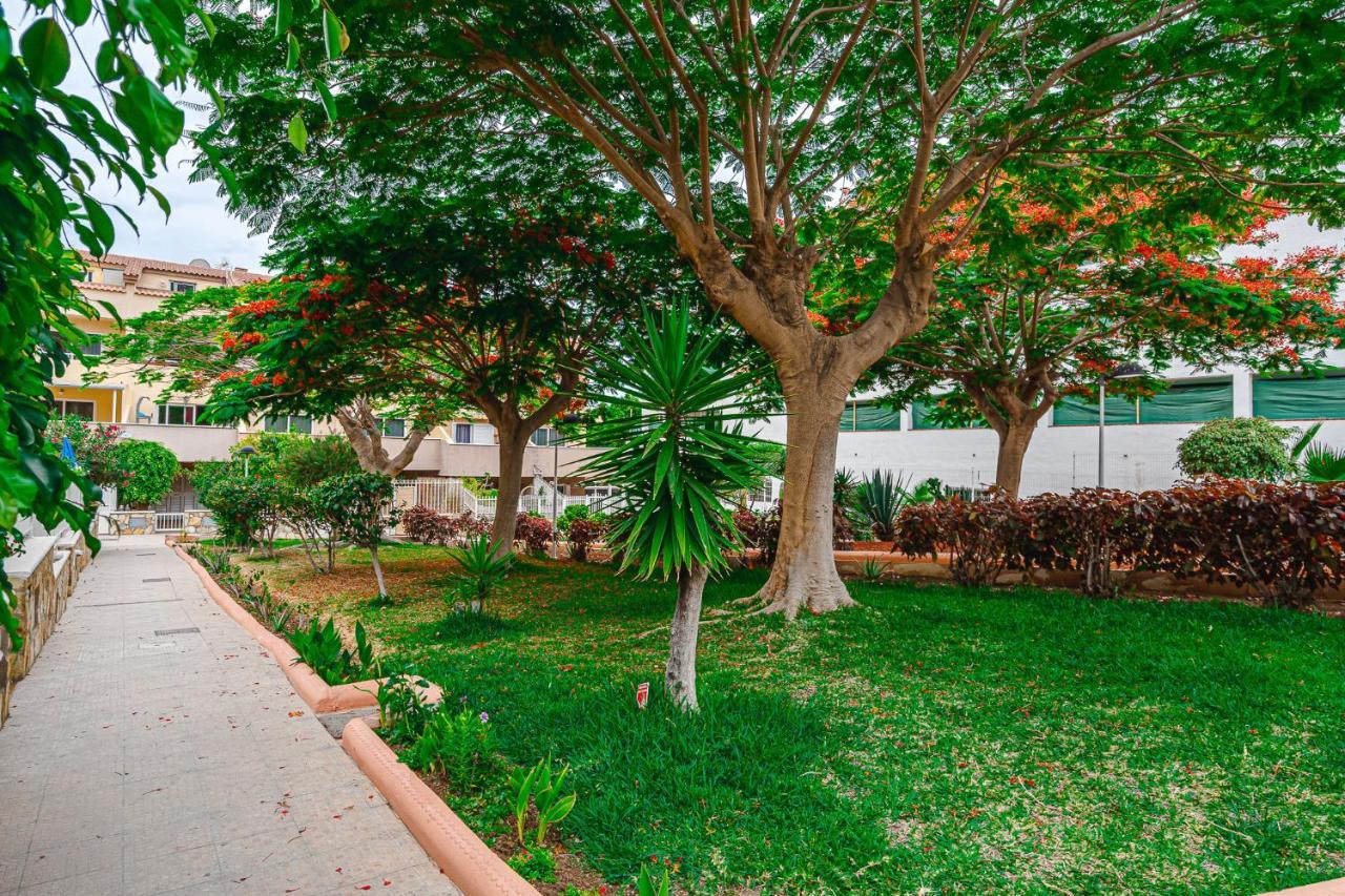 Yellow 3 Bedroom Large Apartment For 10 Guests Costa Adeje  Bagian luar foto