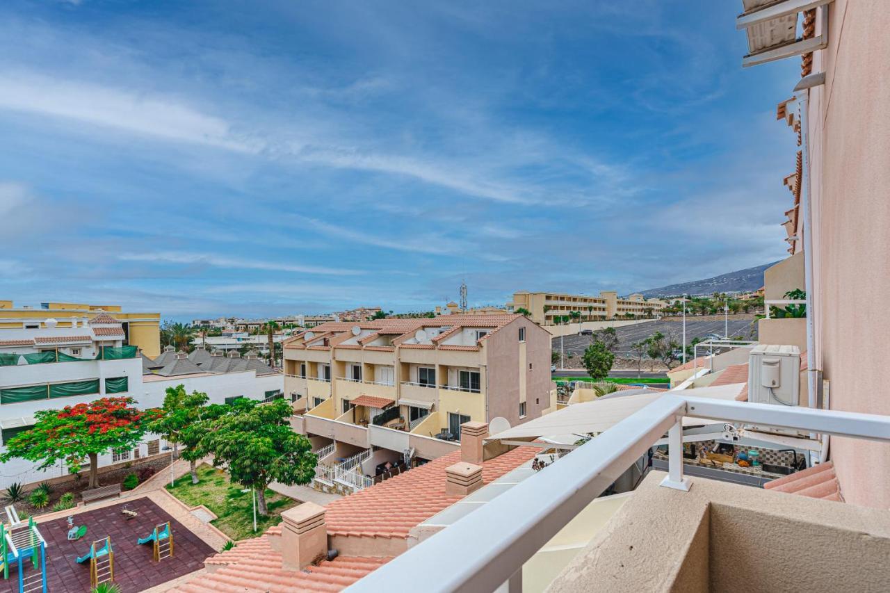 Yellow 3 Bedroom Large Apartment For 10 Guests Costa Adeje  Bagian luar foto