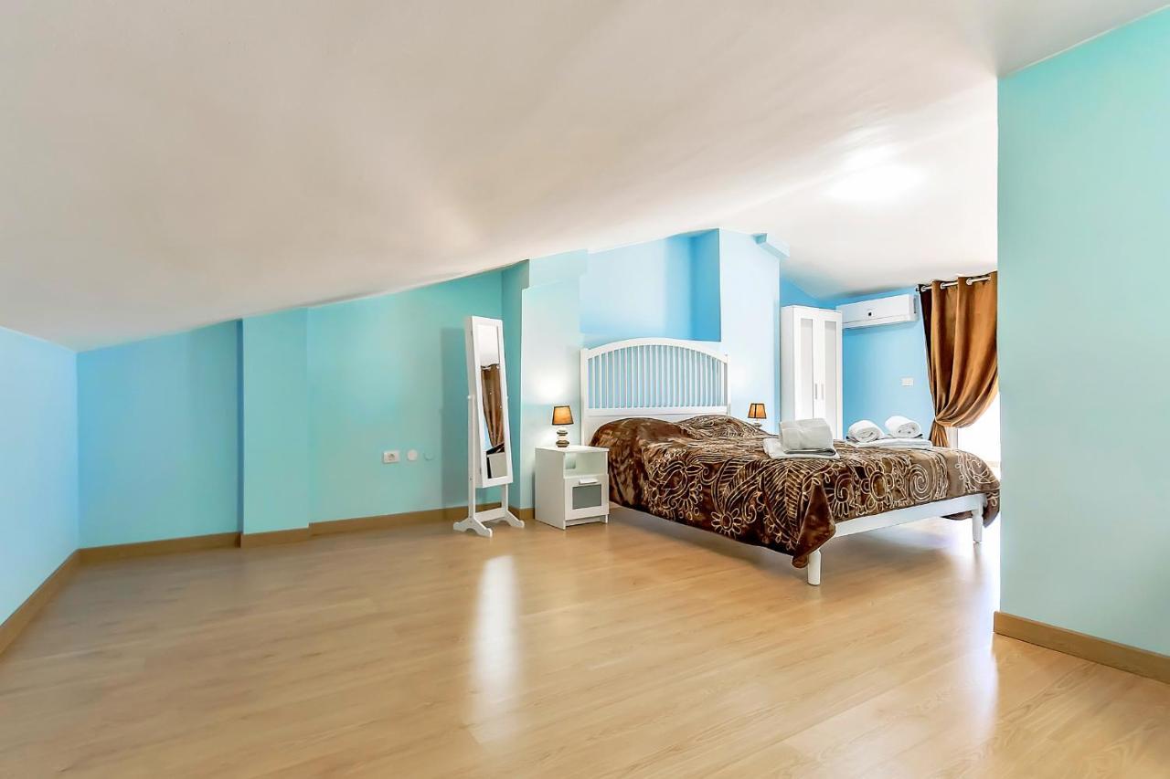 Yellow 3 Bedroom Large Apartment For 10 Guests Costa Adeje  Bagian luar foto