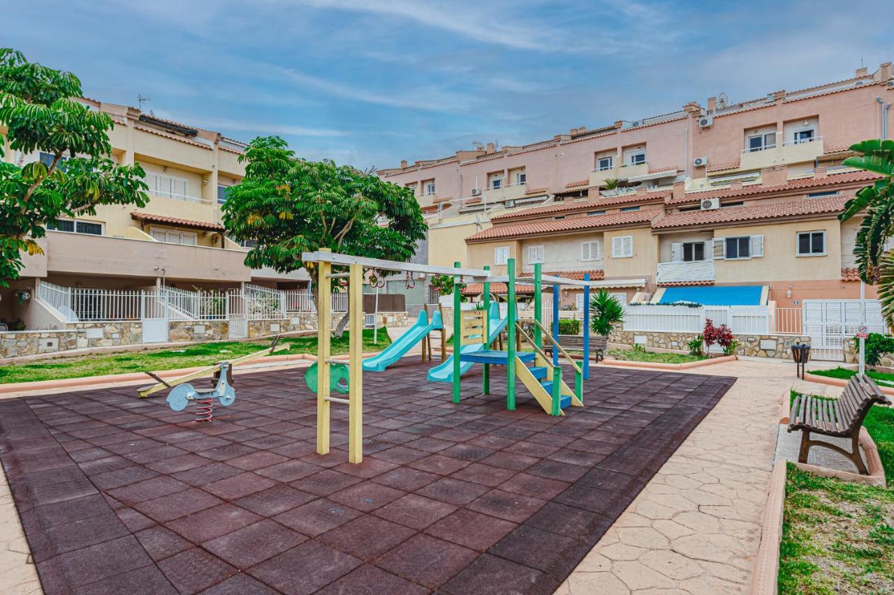 Yellow 3 Bedroom Large Apartment For 10 Guests Costa Adeje  Bagian luar foto